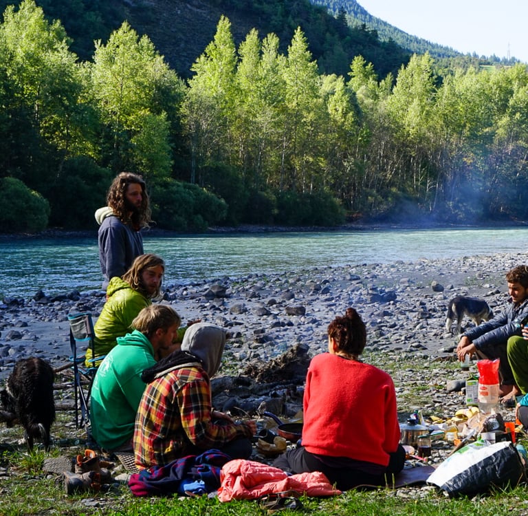 séjour aventure nature rivière canoë kayak groupe famille potes amis 