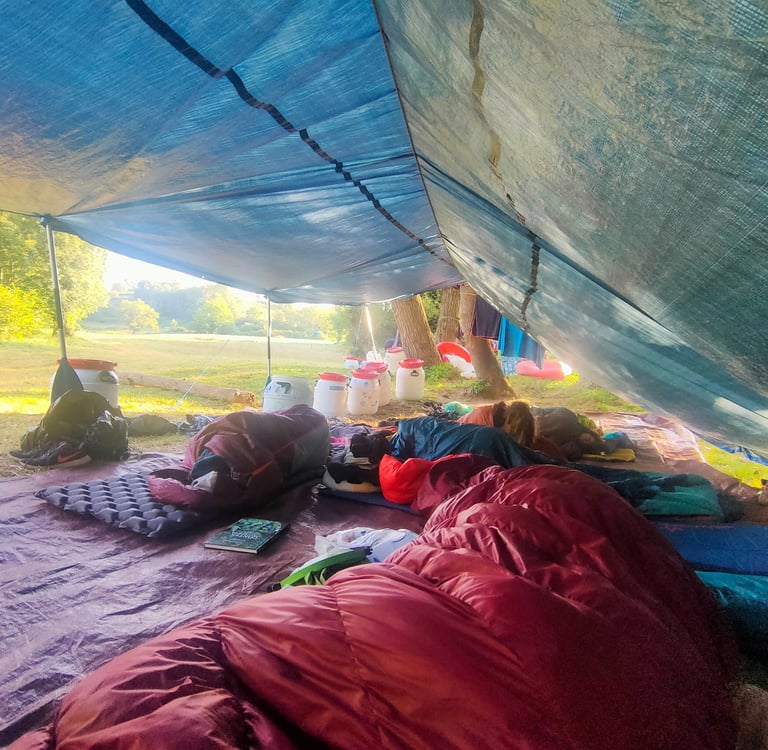 bivouac sauvage camping aventure rivière
