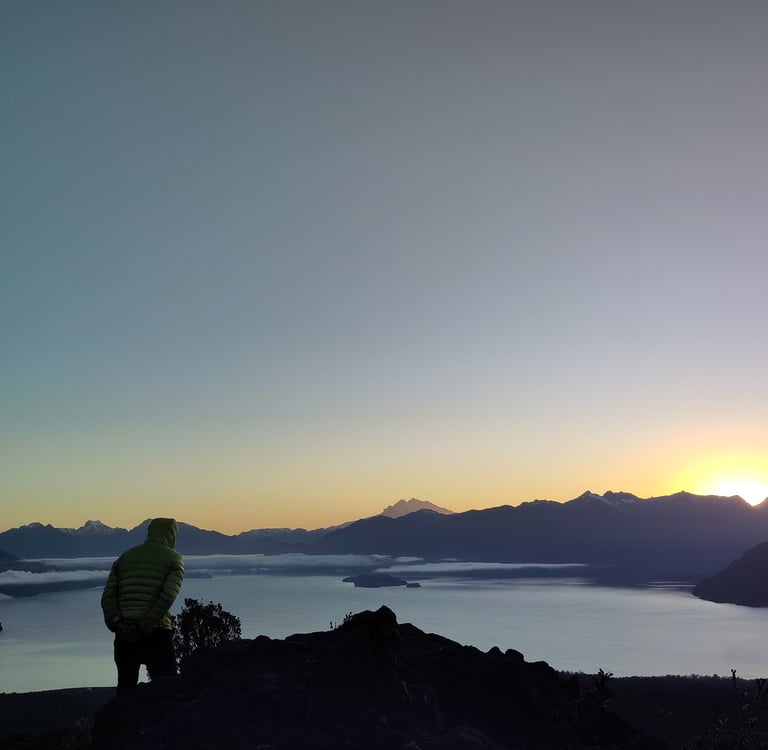 Lever de soleil du le lac Petrohue et le Cerro Tronador, Patagonie, Chili
