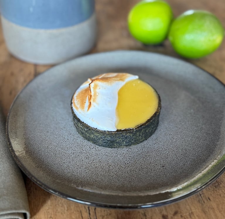 tarte au citron vert et sésame noir
