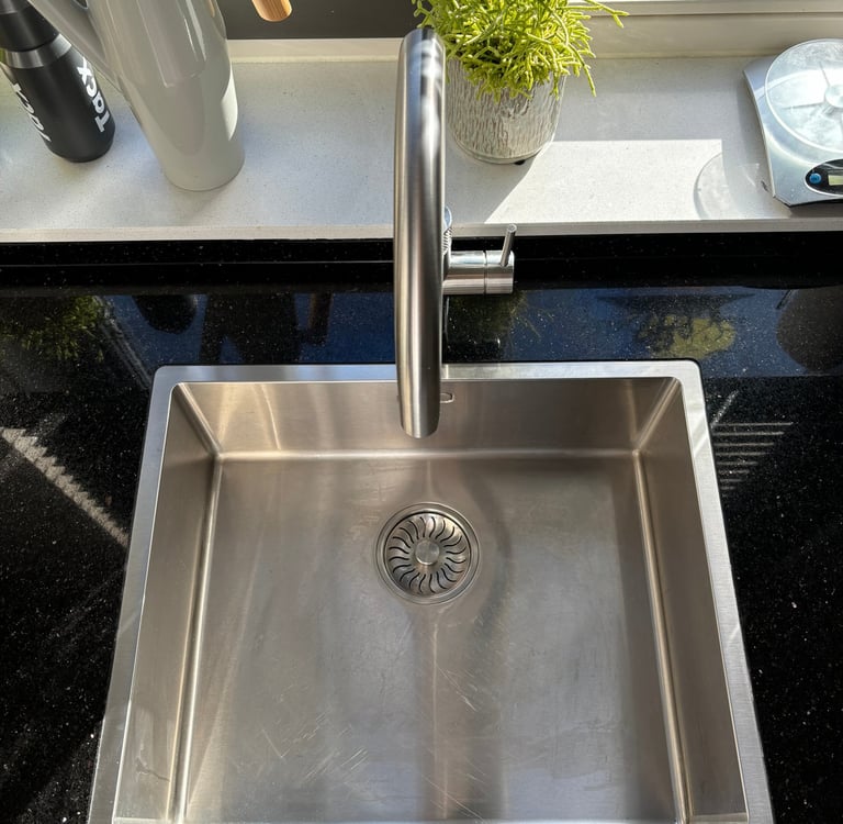 clean kitchen sink after regular home cleaning service