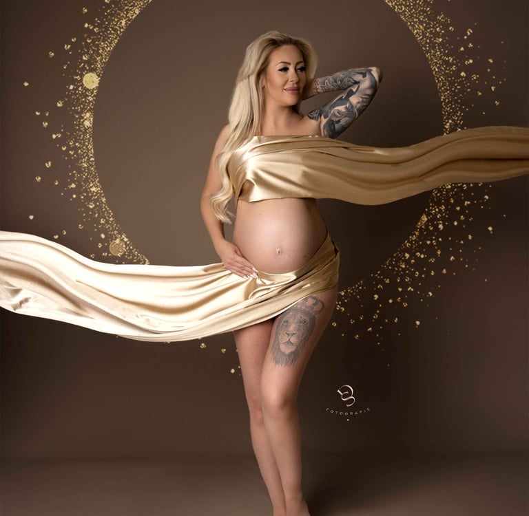 Schöne, natürliche, freizügige Bilder meiner Schwangerschaft in Juelich