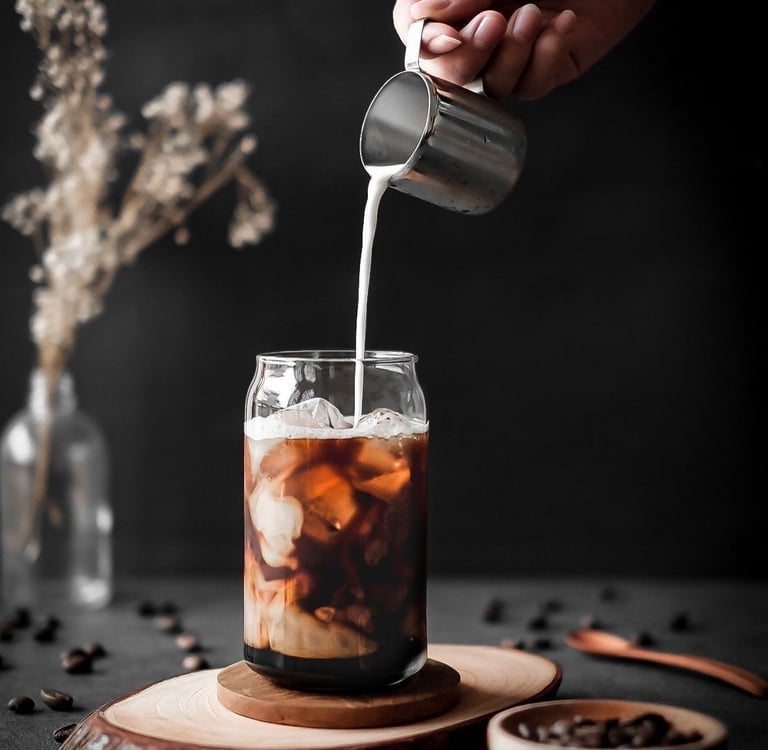 Latte 拿铁   Espresso with fresh milk. 浓缩咖啡加鲜牛奶