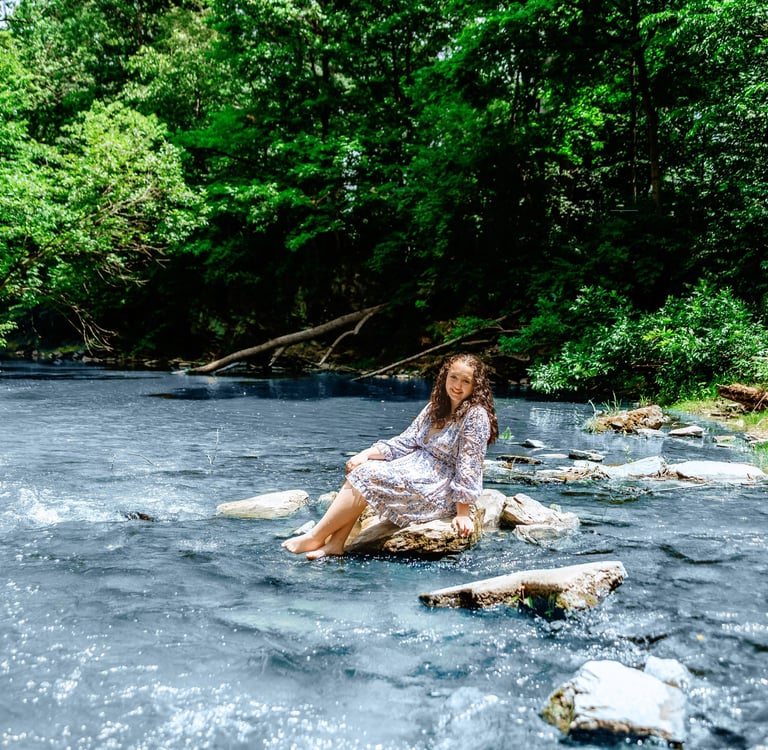 Central PA senior picture photographer. Senior pictures in a creek