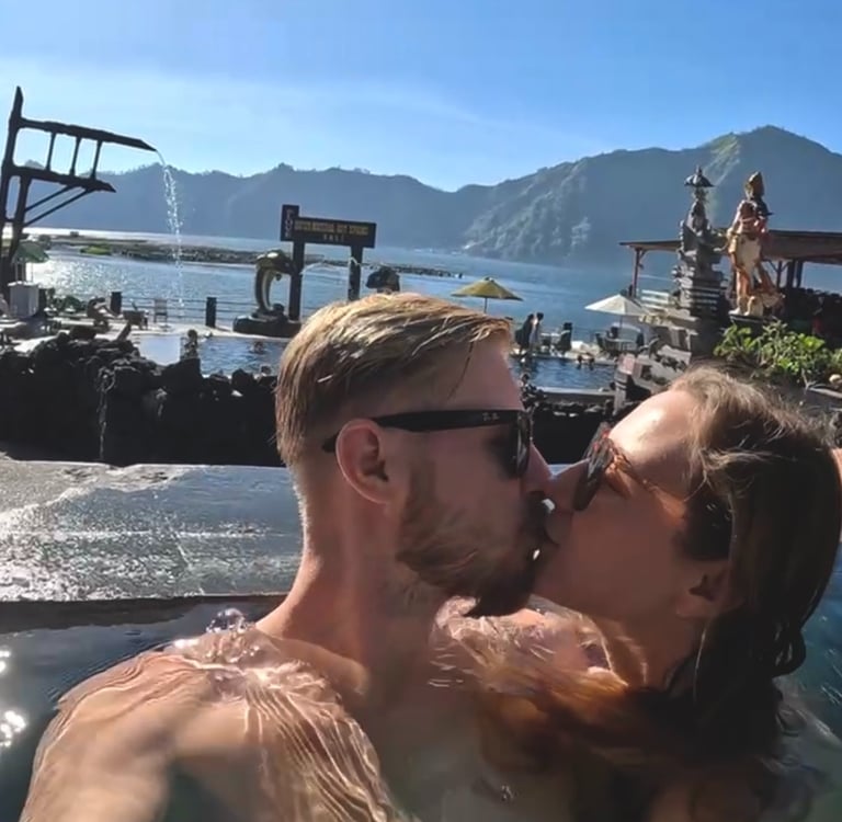 para całuje się w gorących źródłach