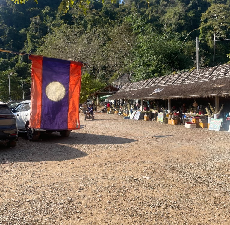 flaga Laosu na drodze