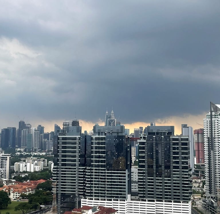 zachmuerzone niebo nad Kuala Lumpur