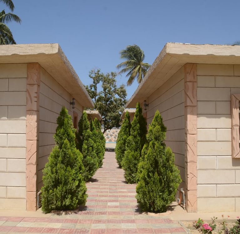 Een aantrekkelijke afbeelding van Apparthotel La Perle in Senegal, met moderne, comfortabele apparte