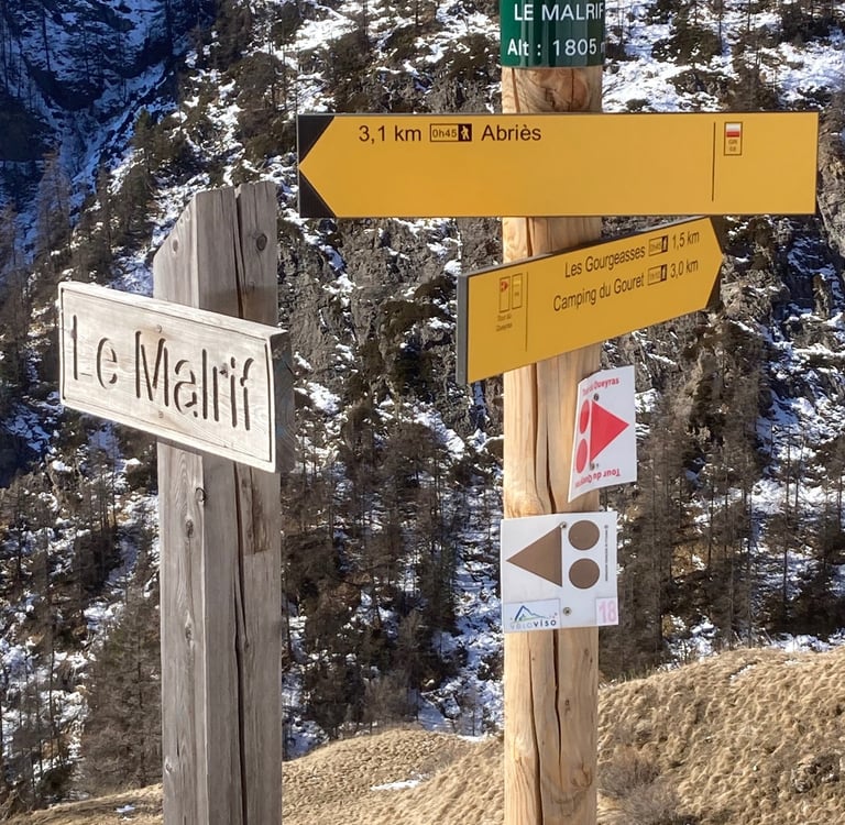 Le "rond point" à l'entrée aval du hameau!
