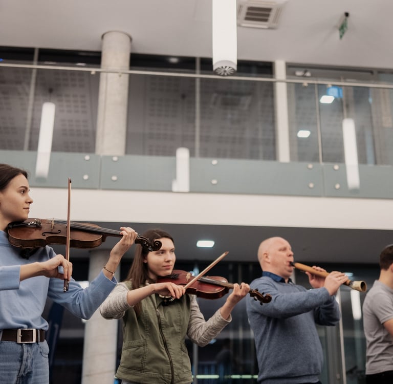 liaudies instrumentu kapelos muzikantai is ansamblio vingis