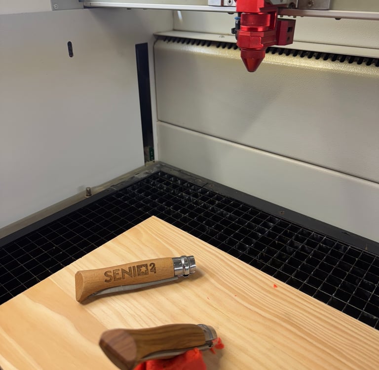 Gravure d'Opinel couteau au Laser