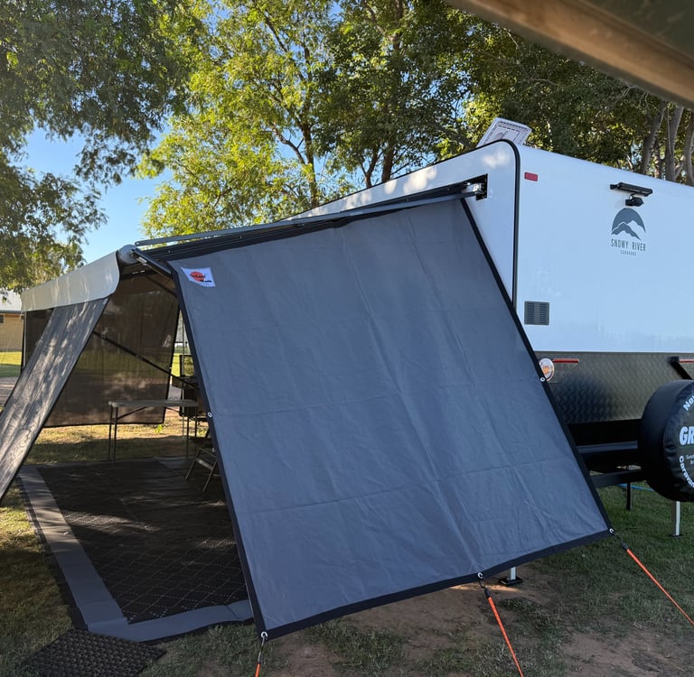 Caravan privacy screen with UV-rated shade cloth and reinforced edges – sleek dark grey finish