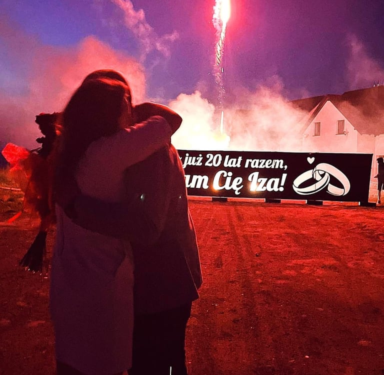 pomysl na prezent na rocznice ślubu fajerwerki z napisem kocham cie