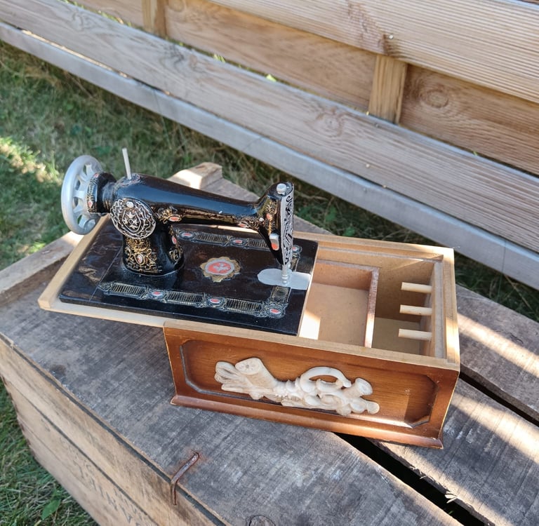 boîte machine à coudre