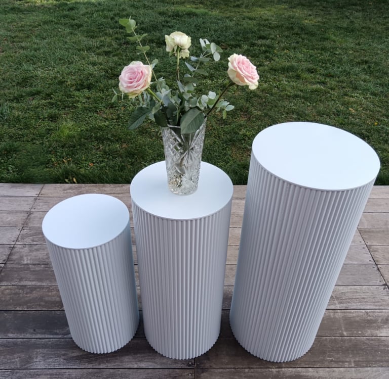 colonnes striées en métal