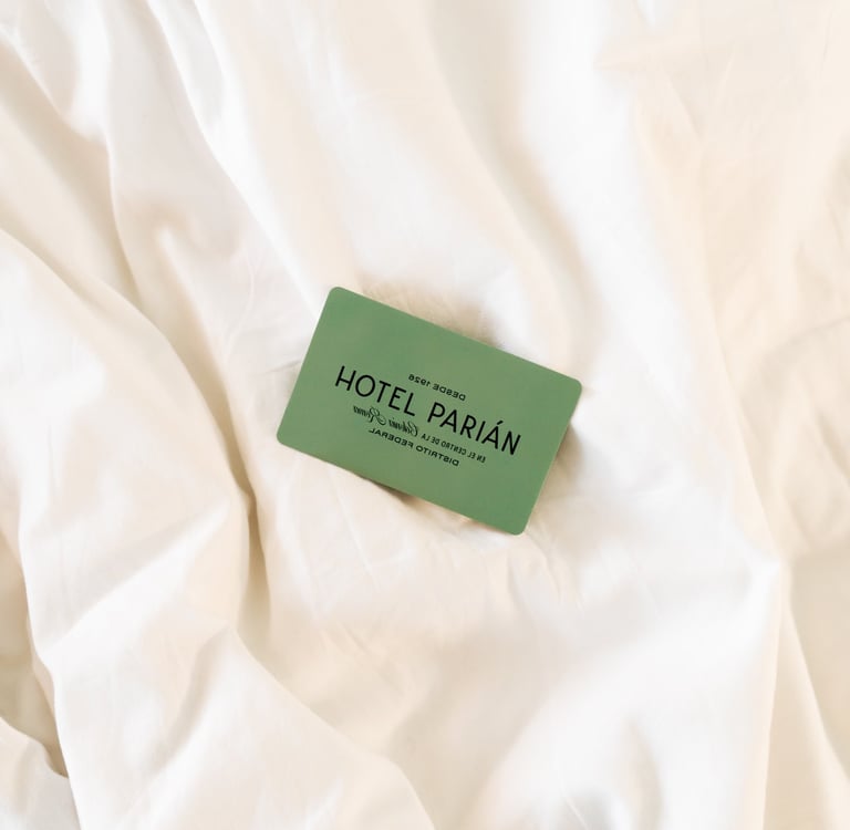 Parian Hotel lit carte - Studio Fauvve