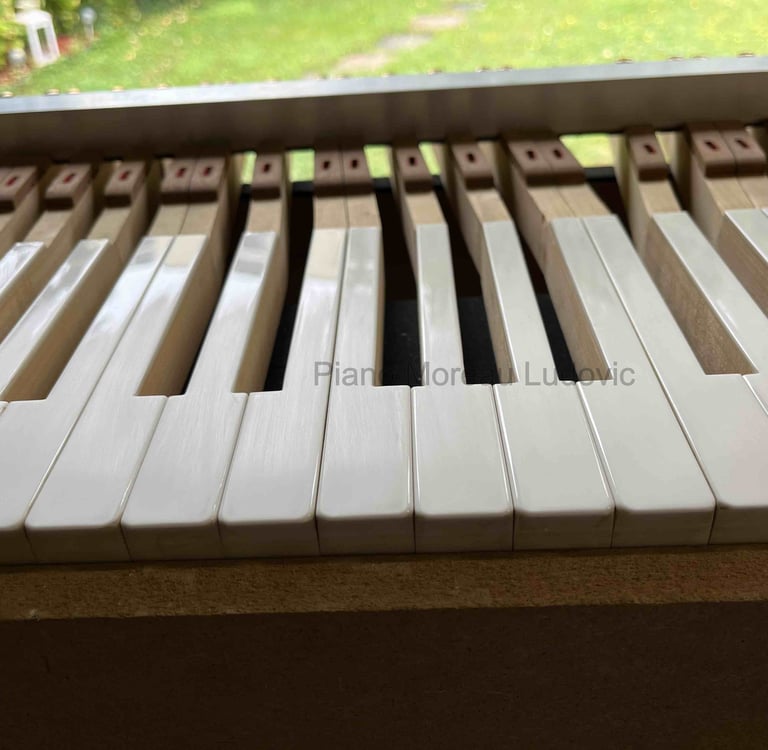 Ponçage clavier piano droit