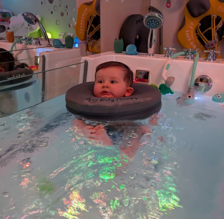 bébé dans le bain