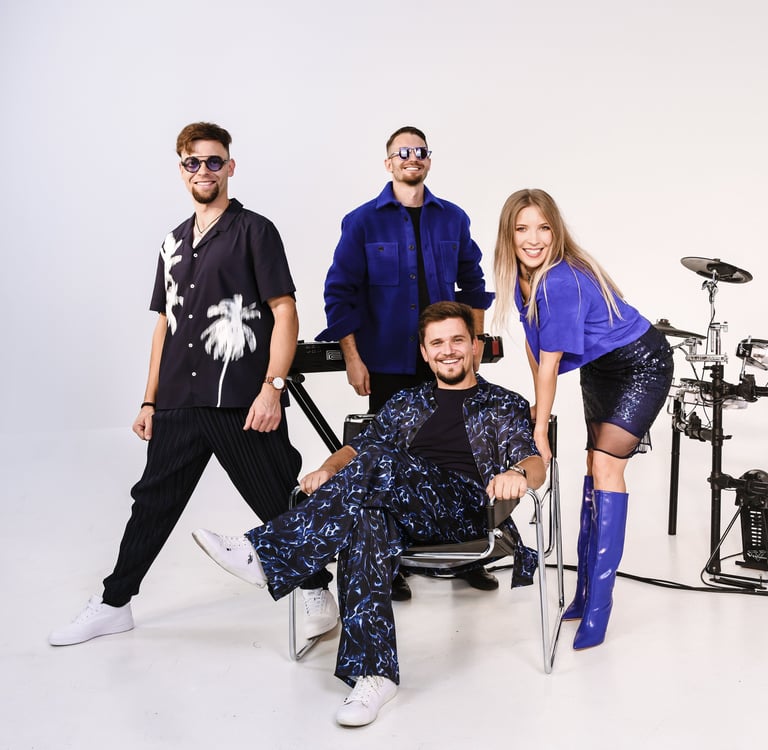 iki menulio gyvo garso grupe