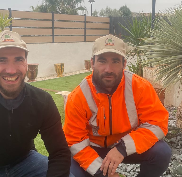 Équipe de paysagistes professionnels de LCJ Aménagements en intervention à Montpellier