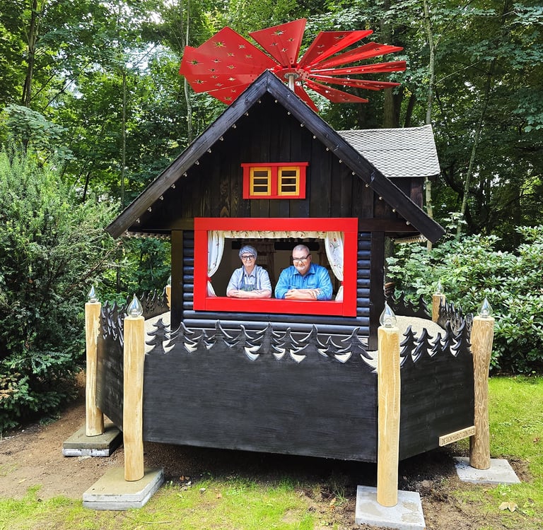 unsere Tischlerei fertigte die Pyramide zum Firmenjubiläum der Köhlerhütte