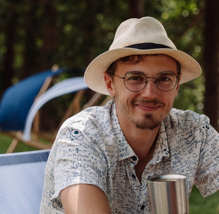 Zdjęcie założyciela Akademii matematyki "Liczydło, korepetytora.