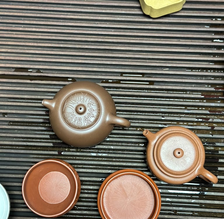 2 teapots placed on a teapot tray