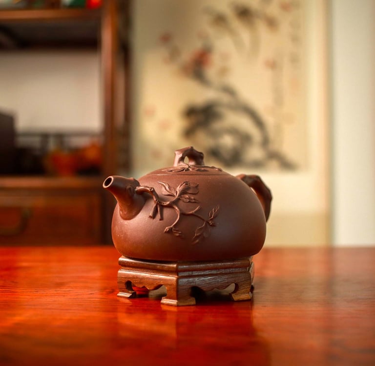 Teapot with an accentuated design placed on a wooden stand