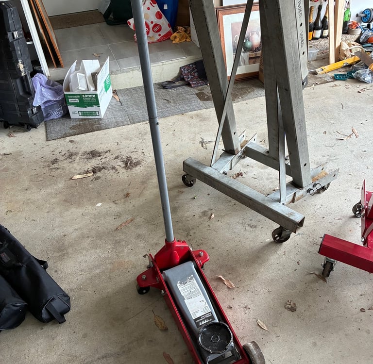 Trolley jack hire for lifting cars and light vehicles for maintenance, tyre changes and basic mechan