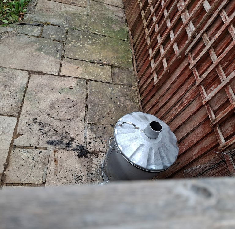 www.truthincontext.co.uk Paving on rear patio intact. Only trespassing area cut and returned.