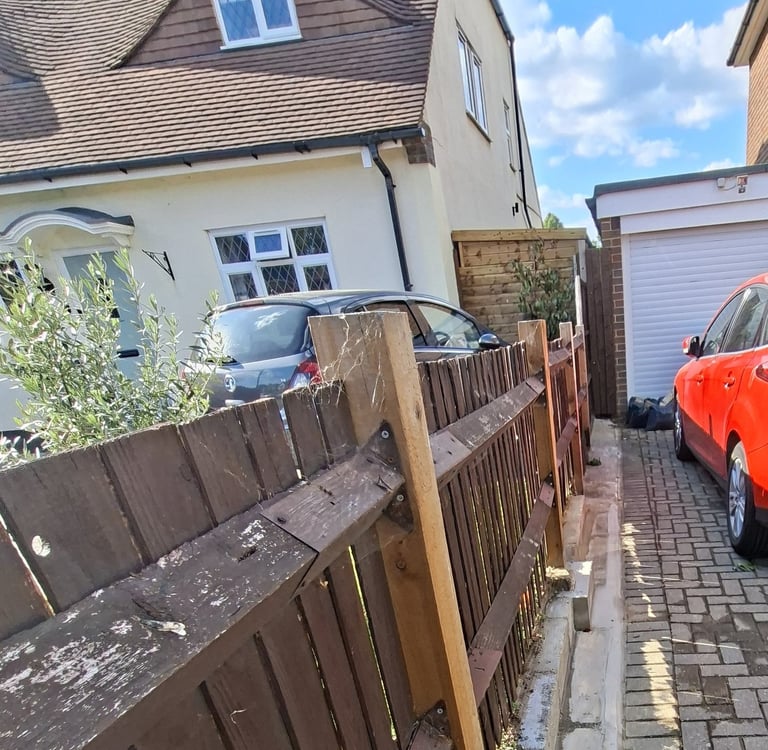 www.truthincontext.co.uk Fence repositioned to be aligned with paper title boundary.