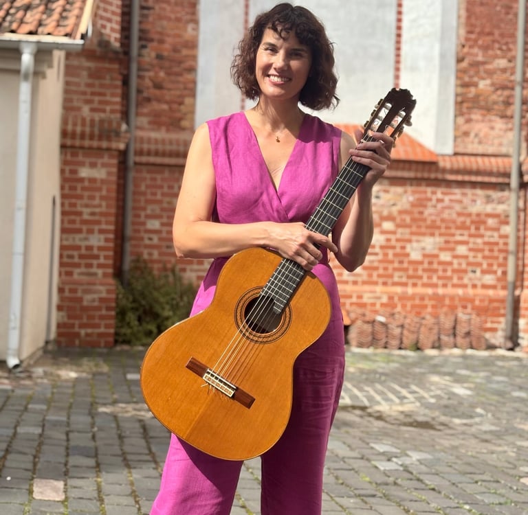Vaidotė Benaitienė - gitara