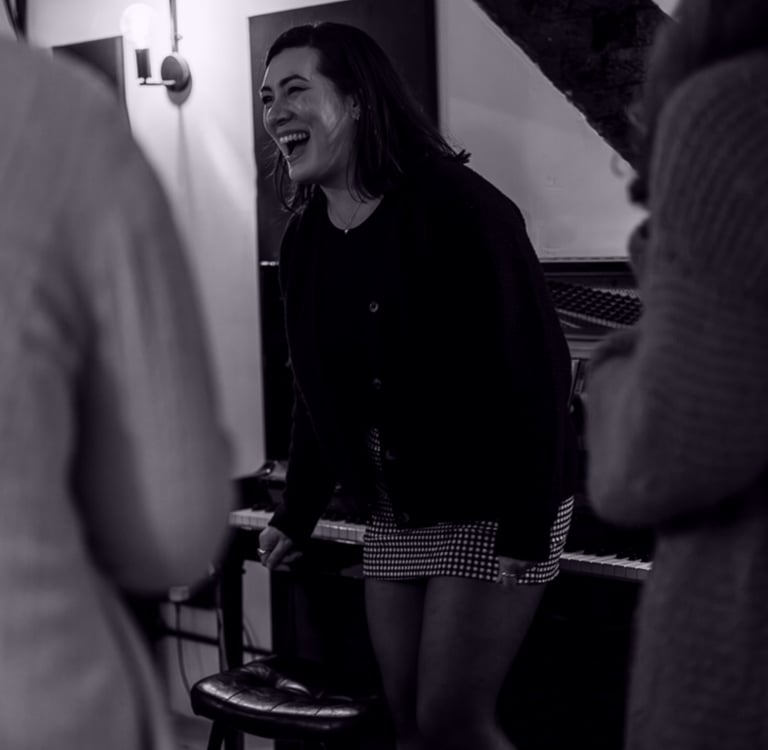 lo barnes vocal coaching at the singing club, margate. photo by ryan hayes-herbert, 2025.