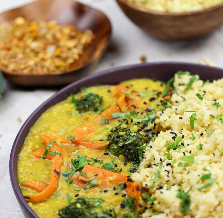 Exotisches Thai-Curry mit zarten Linsen – ein Geschmackserlebnis, das jedem Gaumen ein Lächeln schen