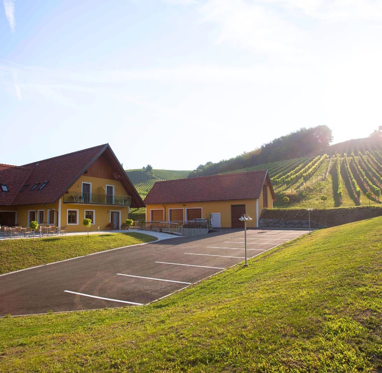 Panoramablick auf das Weingut Uhl