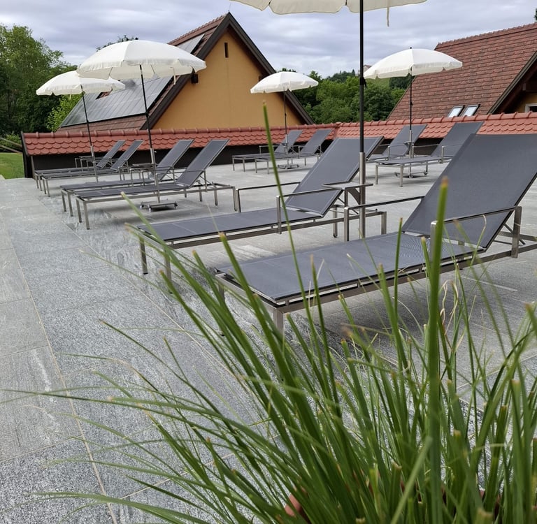 Sonnenterasse am Pool