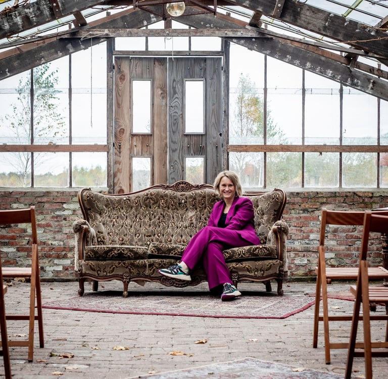 Esther van Wageningen begeleidt vrouwen in het Ontspannen Overgang traject, waarbij stressfysiologie wordt ontladen om rust,