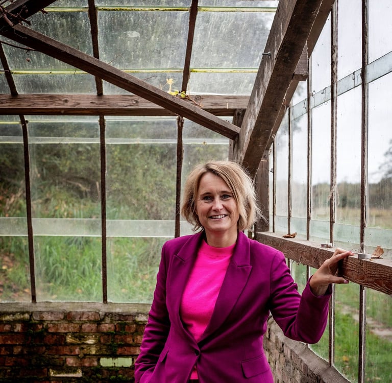 Esther van Wageningen, stressfysioloog bij Rheset, begeleidt klanten tijdens een Rheset Traject om stressfysiologie te ontla