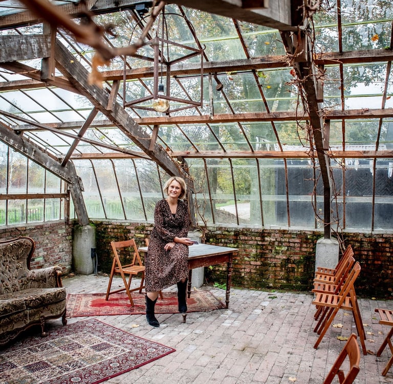 Esther van Wageningen legt uit hoe Rheset Zakelijke Trajecten organisaties helpen stressklachten aan te pakken, energie en fo