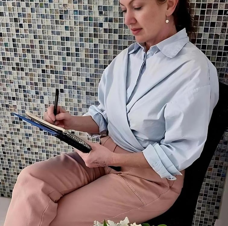 Female clinical hypnotherapist taking notes