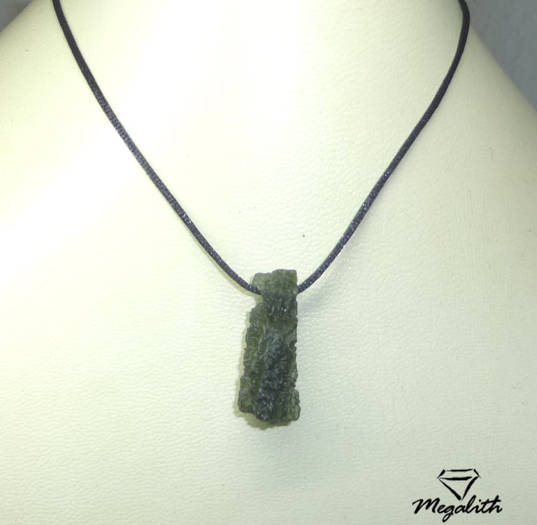 Megalith Moldavit gebohrt