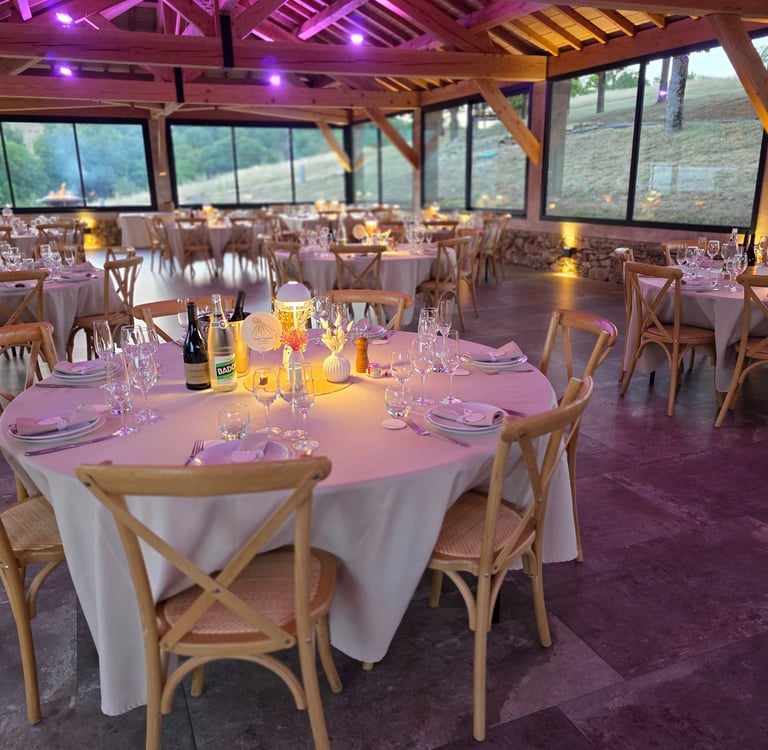 Décoration table mariage Domaine de Baldassé Aveyron