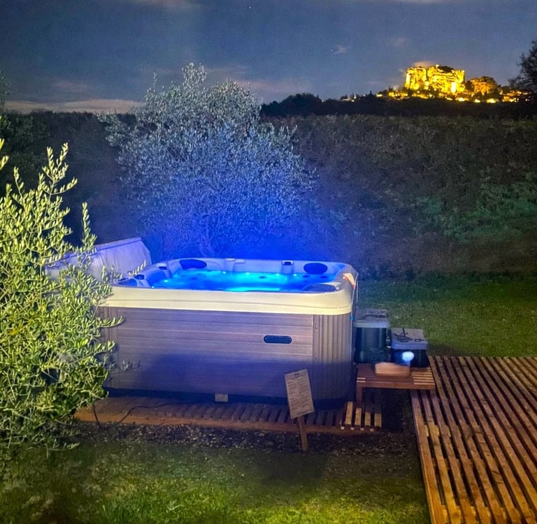 tiny-house-spa-privatif-vue-rocher-saignon.jpg