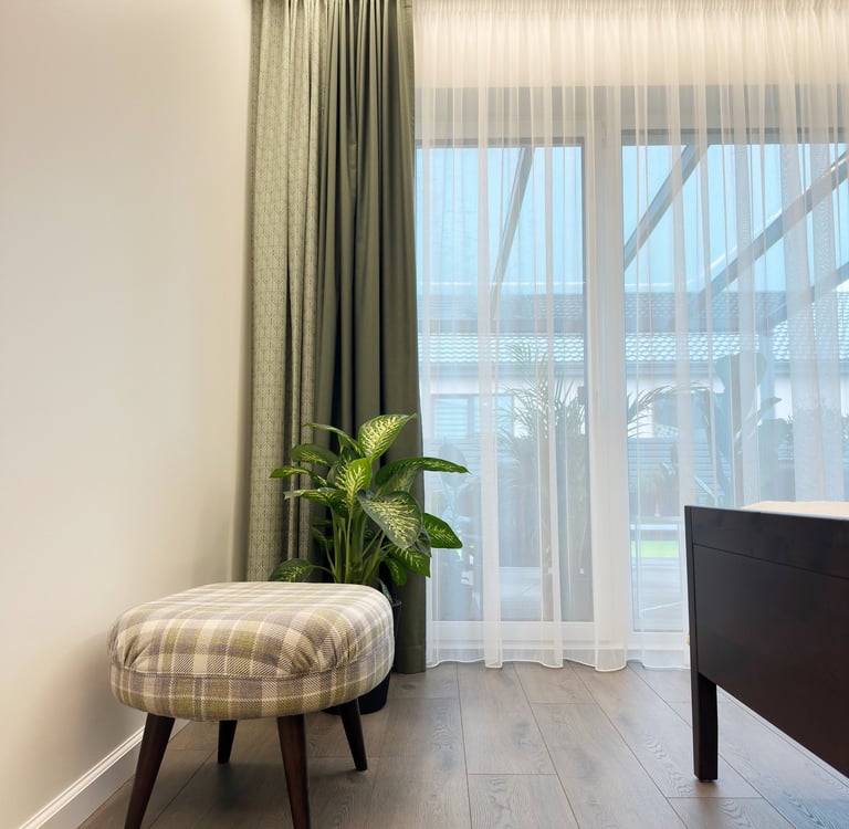 raštuotos naktinės užuolaidos