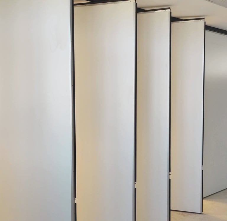 sistema de paneles moviles semi cerrados simples