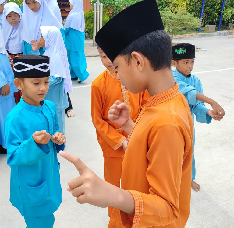 SD Juara Batam Harumas Berbagi PT Usaha Kiat Permata CSR