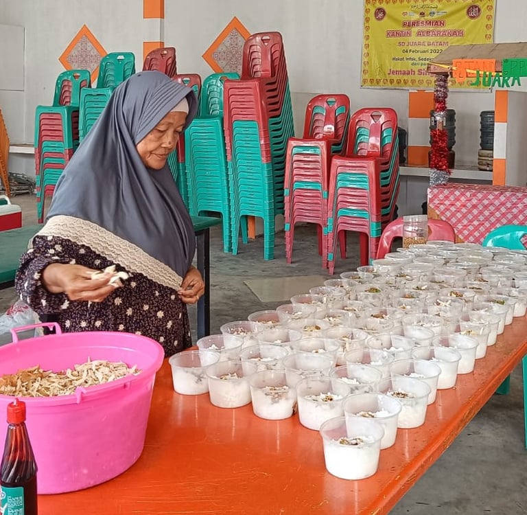 SD Juara Batam Harumas Berbagi PT Usaha Kiat Permata CSR