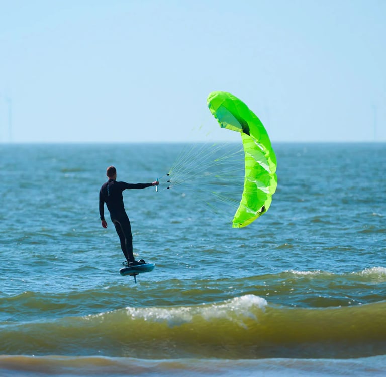 Parawing pamoka – kombinacija tarp wing foil ir kaitavimo ant vandens