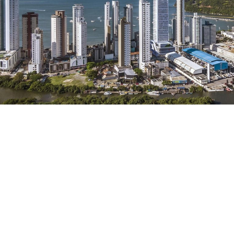 Foto da Barra Sul em Balneário Camboriú, com destaque ao Tonino Lamborghini, da Construtora Embraed.