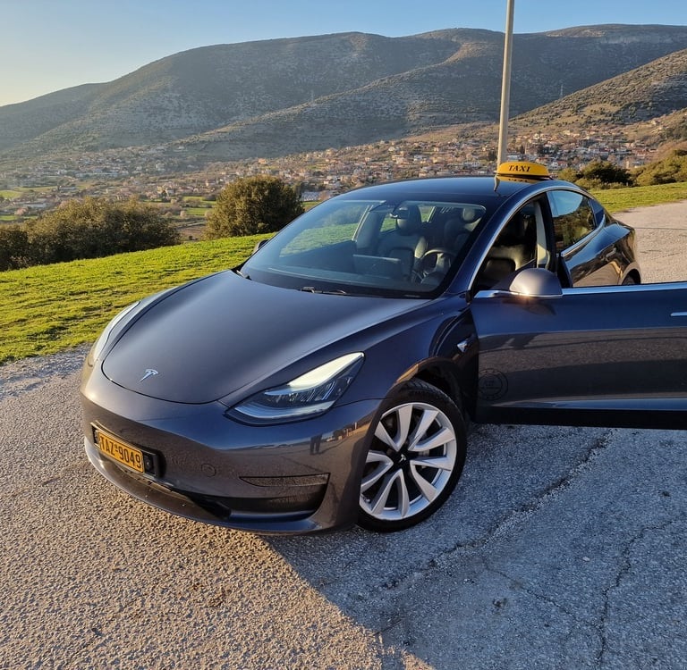 Tesla Model 3 Taxi Καβάλα – Σύγχρονη και οικολογική μεταφορά με την Orange Taxi